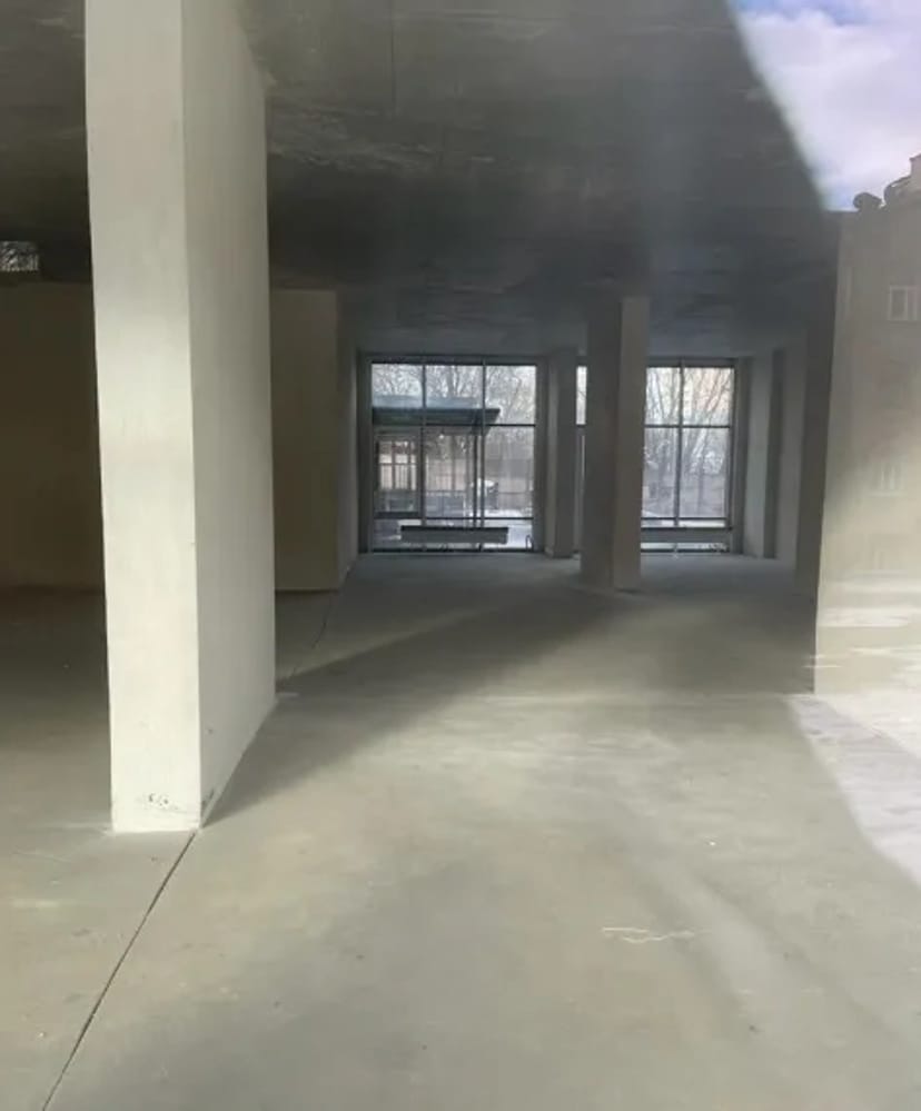 Фасадне приміщення 77,3 м2 в ЖК Багговутівський