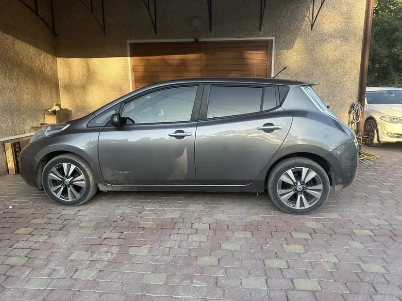 Авто Nissan Leaf Нісан Ліф Ніссан Ліф