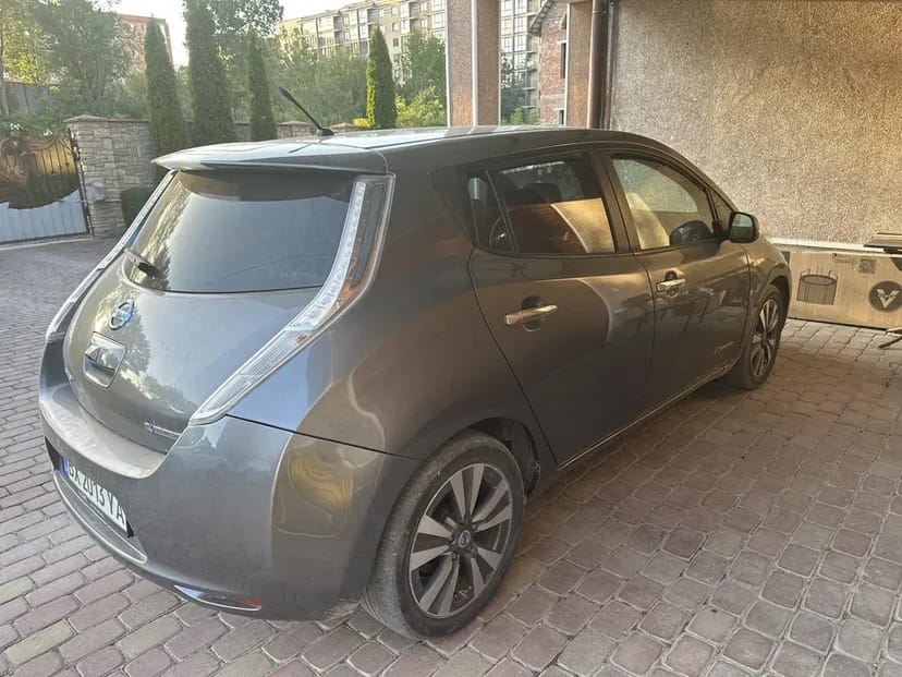 Авто Nissan Leaf Нісан Ліф Ніссан Ліф
