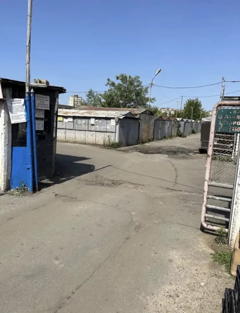 Місце на стоянці, зручний заїзд