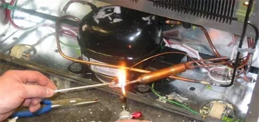 Ремонт холодильників (інверторні також) морозильників торг.вітрин