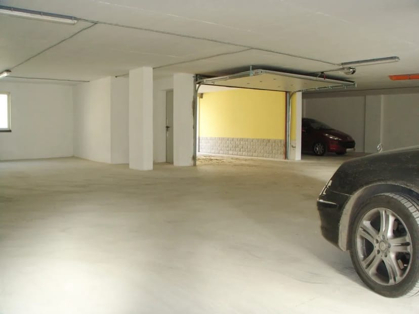 Здаються 3 паркомісця по 18 кв.м, VIP-паркінг Центр вул. О. Гончара, 45-В