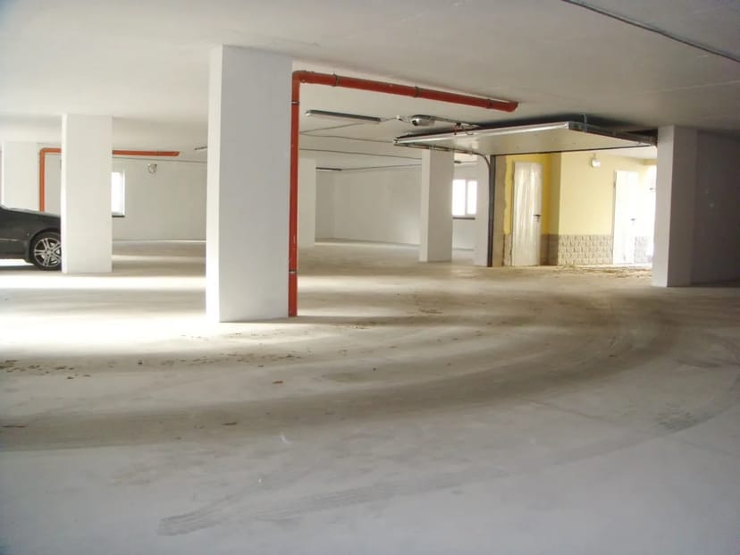 Здаються 3 паркомісця по 18 кв.м, VIP-паркінг Центр вул. О. Гончара, 45-В