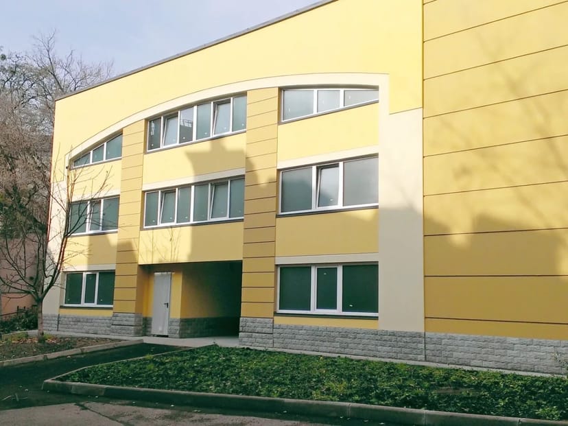 Здаються 3 паркомісця по 18 кв.м, VIP-паркінг Центр вул. О. Гончара, 45-В