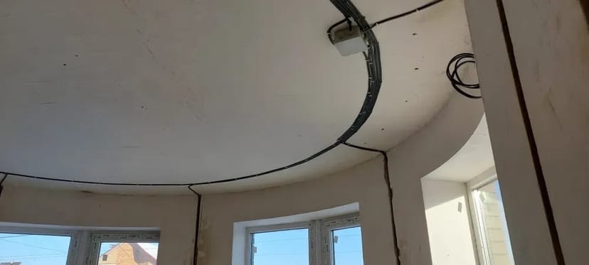 Послуги електрика: від розетки до повної заміни проводки.