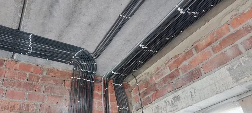 Послуги електрика: від розетки до повної заміни проводки.