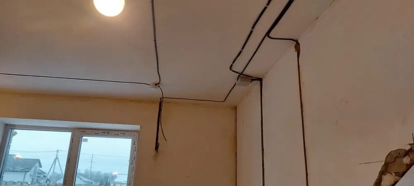 Послуги електрика: від розетки до повної заміни проводки.