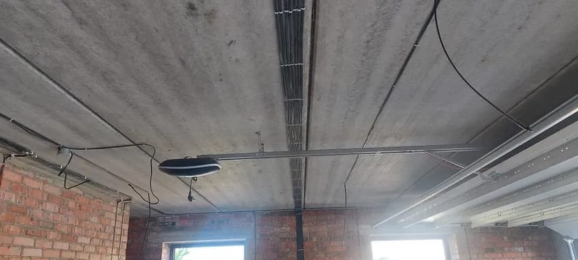 Послуги електрика: від розетки до повної заміни проводки.