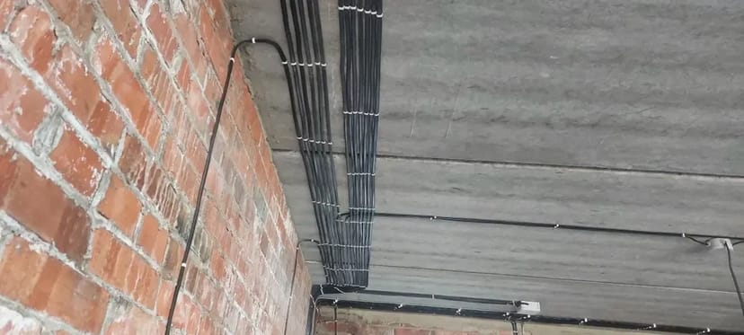 Послуги електрика: від розетки до повної заміни проводки.