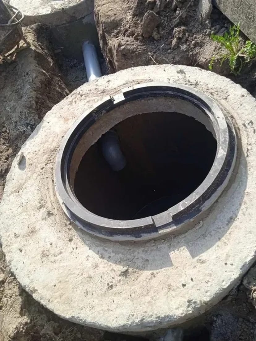 Копання вигрібних ям, копання септиків під ключ , копання каналізації