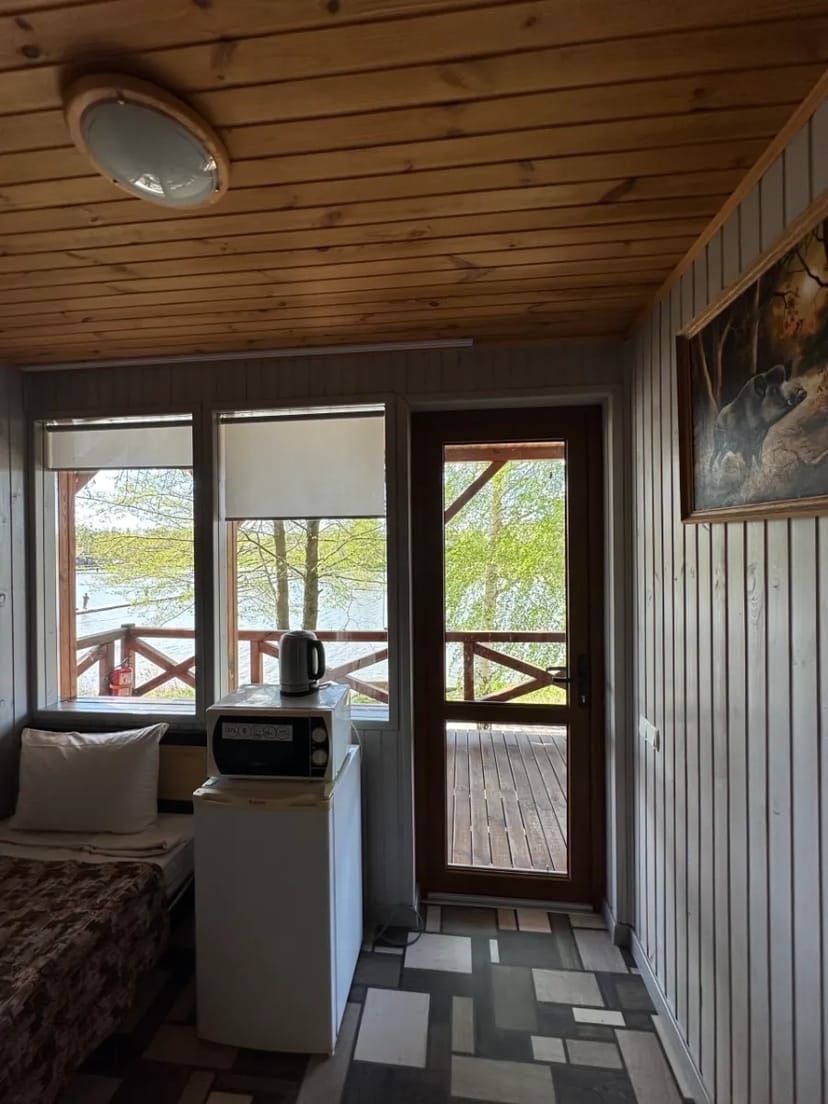 Будиночок для відпочинку та риболовлі НА ОЗЕРІ на 6 спальних місць (№1)