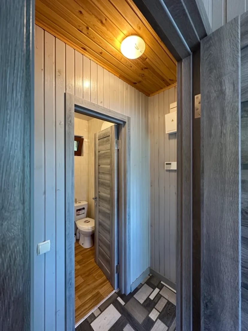 Будиночок для відпочинку та риболовлі НА ОЗЕРІ на 6 спальних місць (№1)