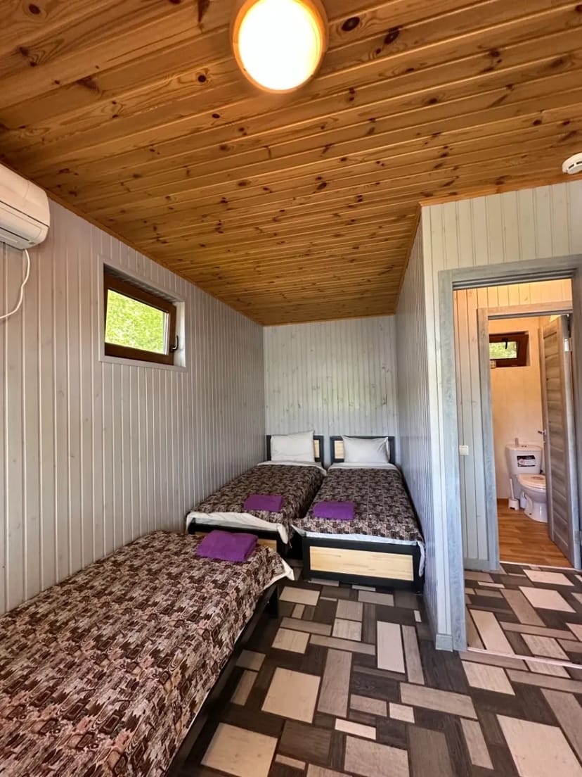 Будиночок для відпочинку та риболовлі НА ОЗЕРІ на 6 спальних місць (№1)