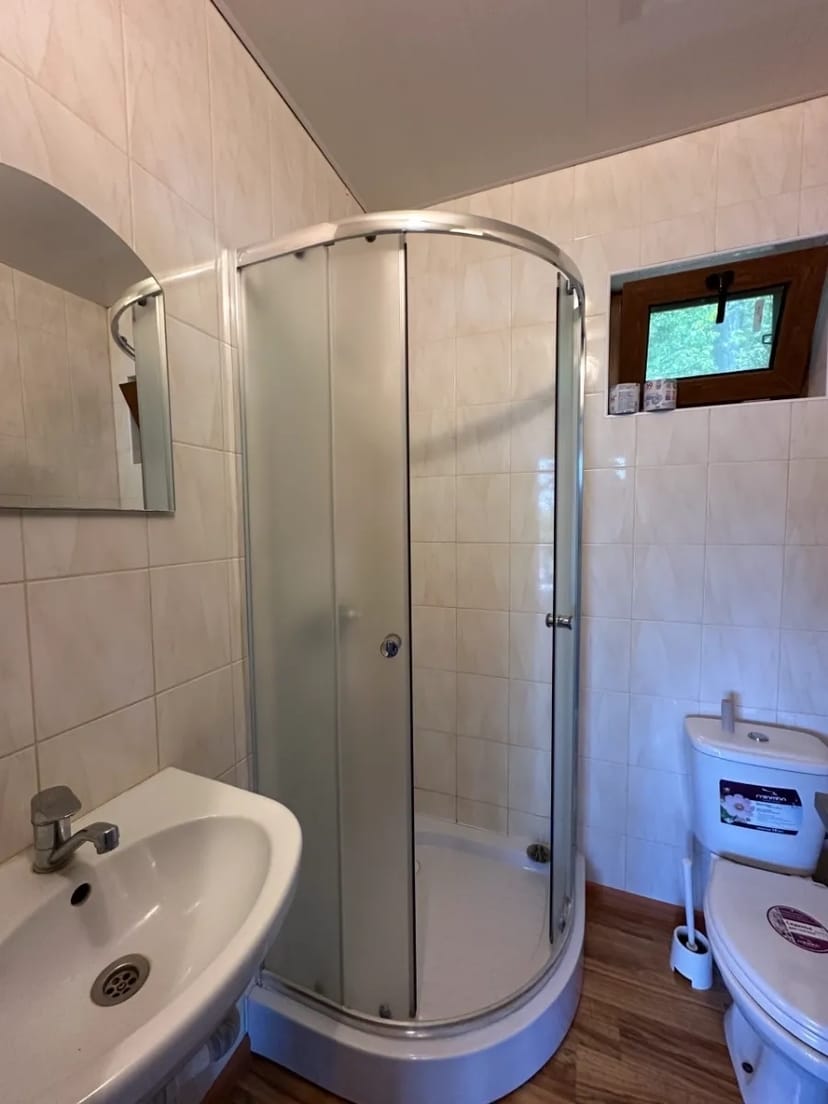 Будиночок для відпочинку та риболовлі НА ОЗЕРІ на 6 спальних місць (№1)