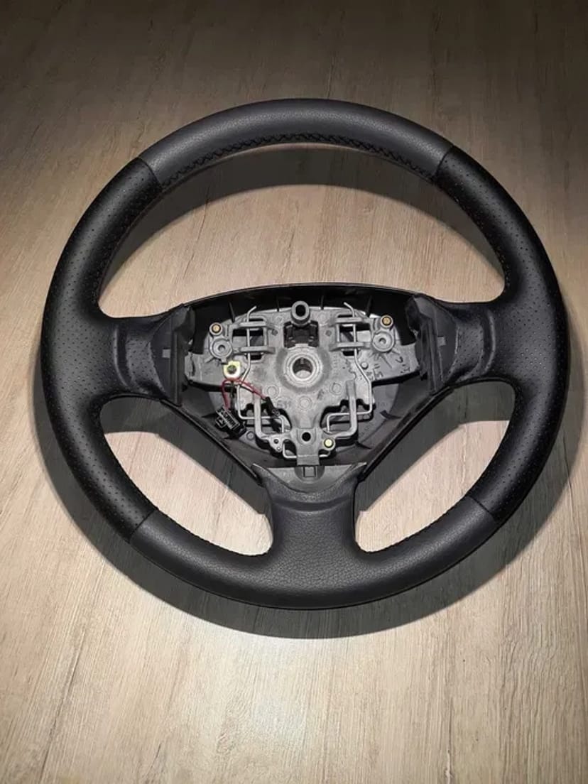 Перетяжка руля и КПП качественными материалами (кожа, алькантара).