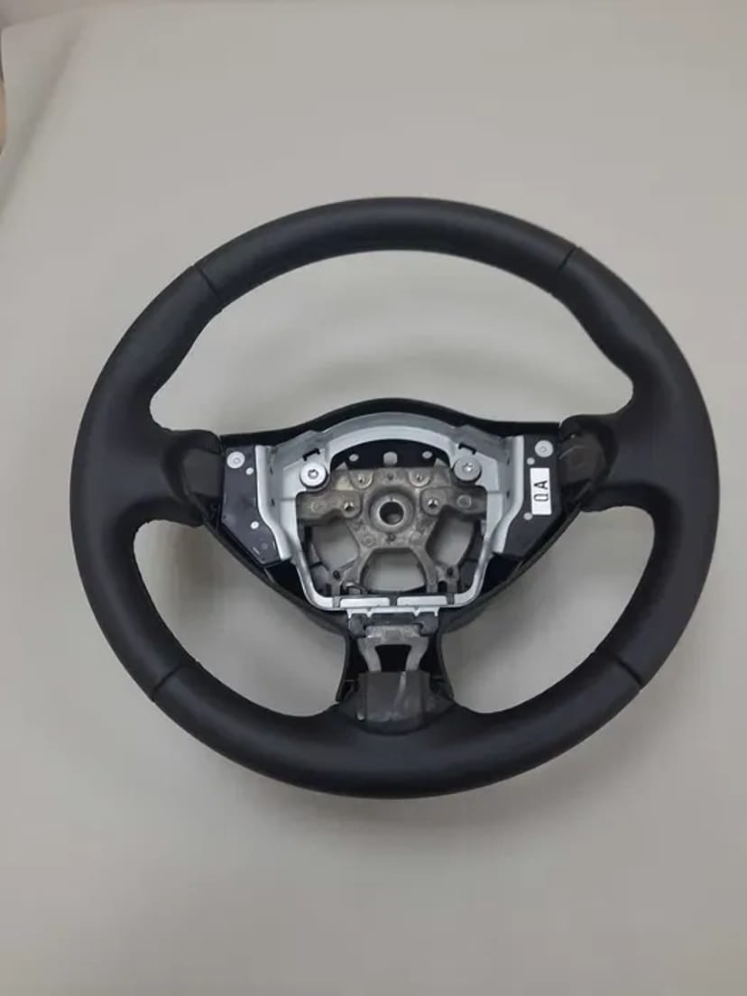 Перетяжка руля и КПП качественными материалами (кожа, алькантара).