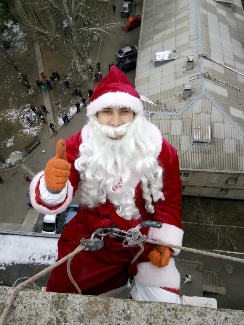 Привітання Дід Мороз у вікно