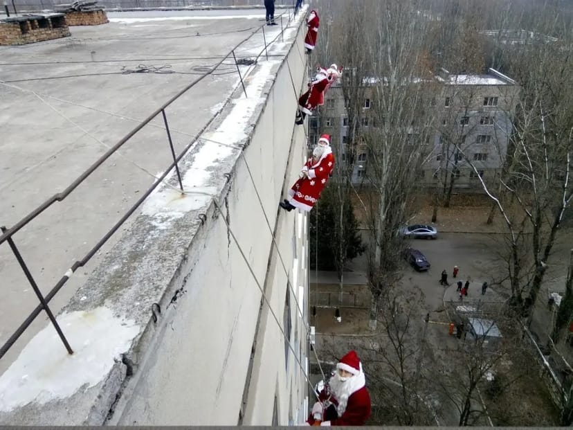 Привітання Дід Мороз у вікно