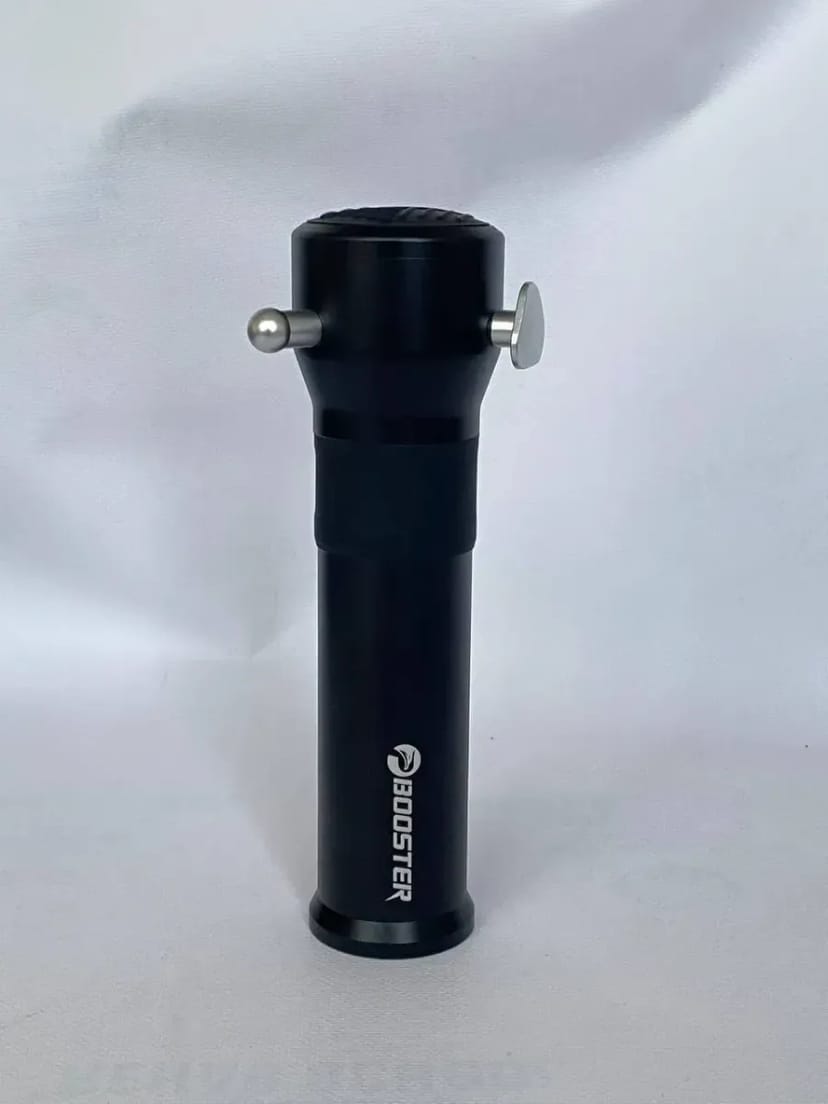 Вібраційний масажер Booster з 3 швидкостями та насадками для чутливих зон