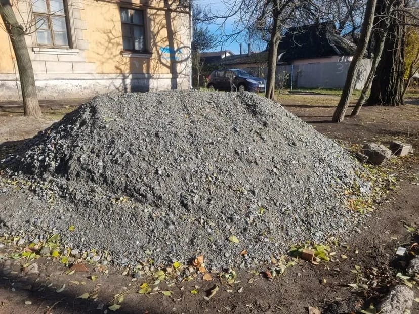 Шлак відвальний від 5 т до 25т. Щебінь, пісок, відсів.