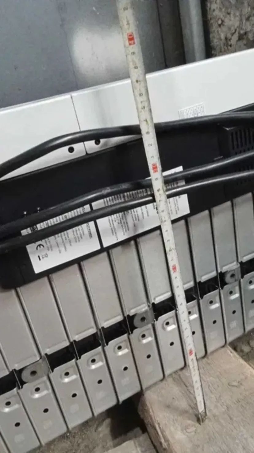 Інвертор NBFT Power з вбудованим акумуляторним блоком