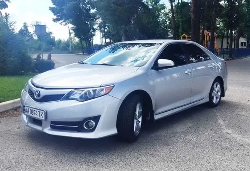 148 Авто на весілля Toyota Camry V50 срібляста