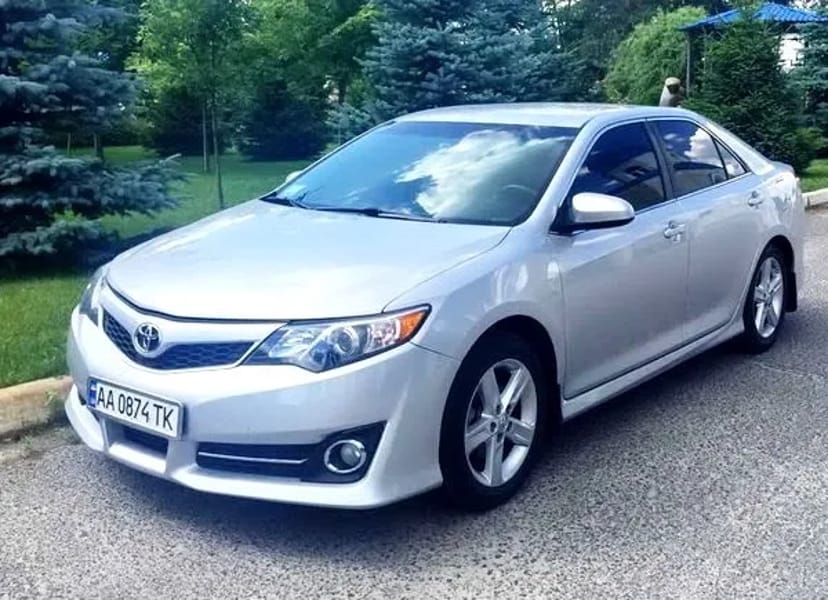 148 Авто на весілля Toyota Camry V50 срібляста