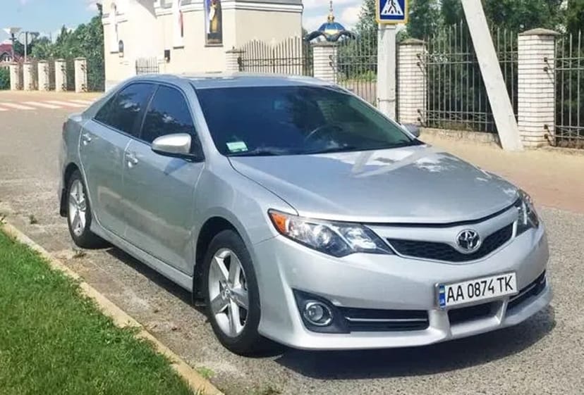 148 Авто на весілля Toyota Camry V50 срібляста