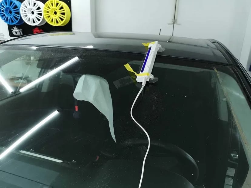 Ремонт сколів і тріщин на лобовому склі