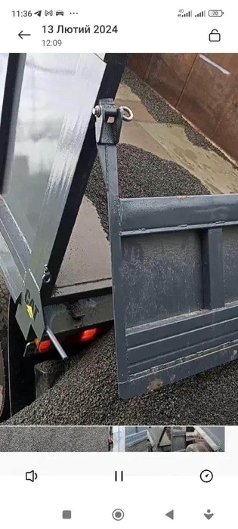 Грузовий самоскид або бортовий