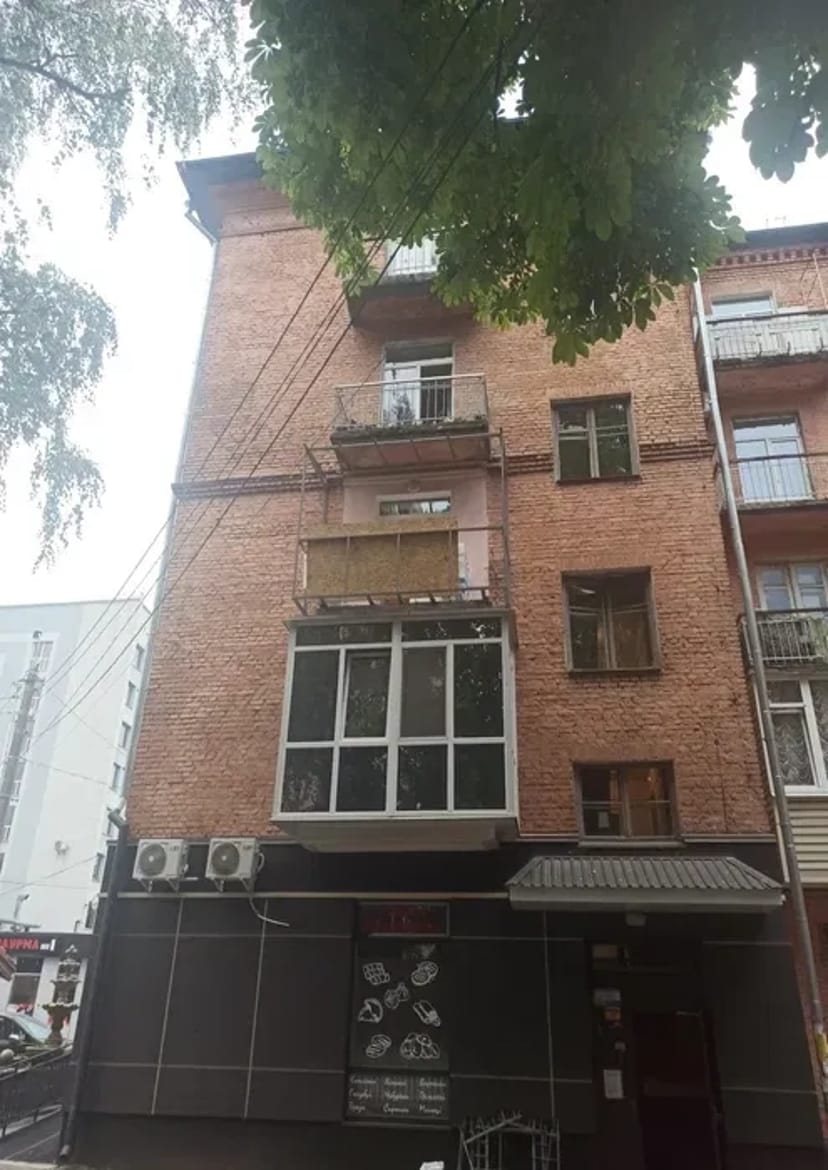 Балкони. Наварювання. Виготовлення і монтаж навісів на балкон.