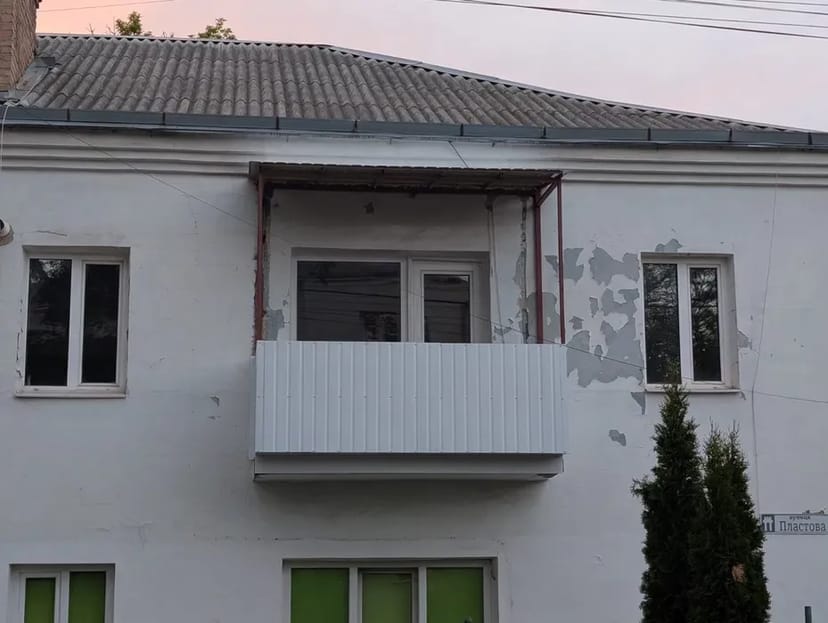 Балкони. Наварювання. Виготовлення і монтаж навісів на балкон.
