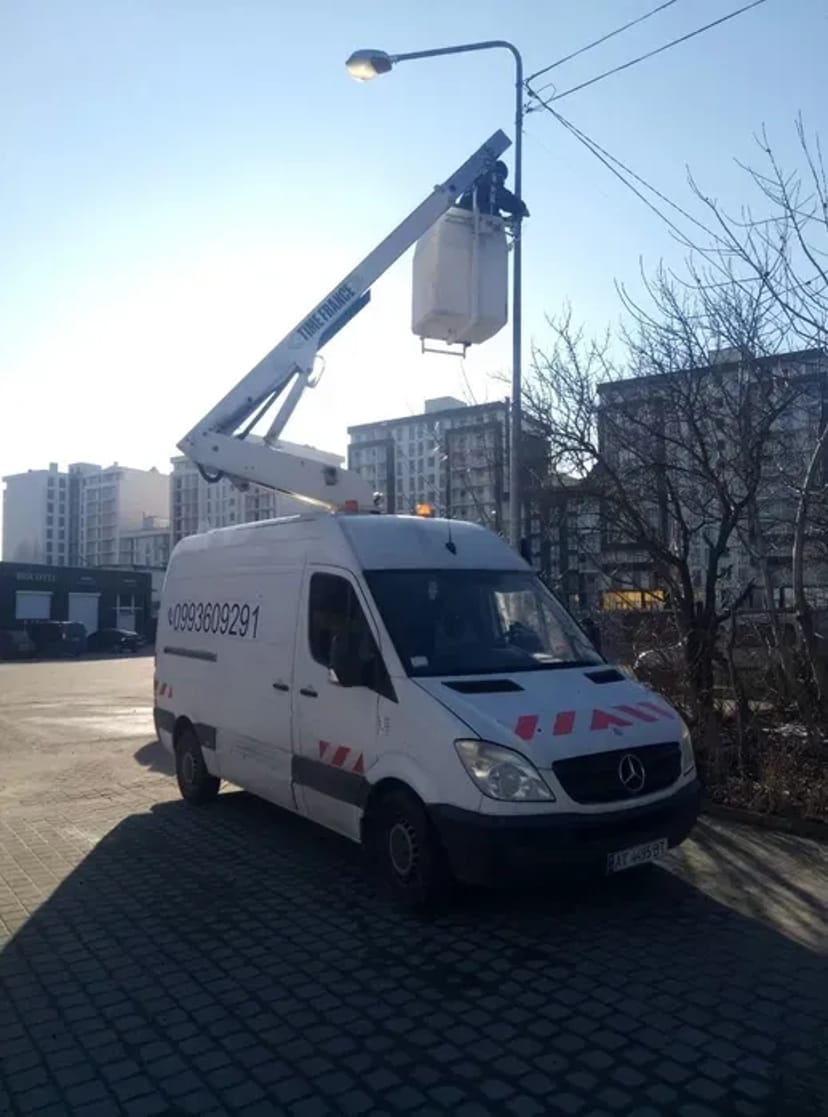 Професійні Послуги Автовишки: Швидка Подача, Досвідчений Оператор та Вигідна Ціна