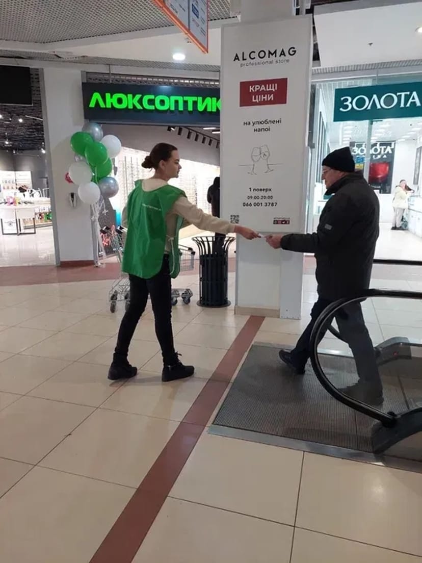 Послуги/роздача/розклеювання/рознесення будь-якої вашої реклами в потрібні руки