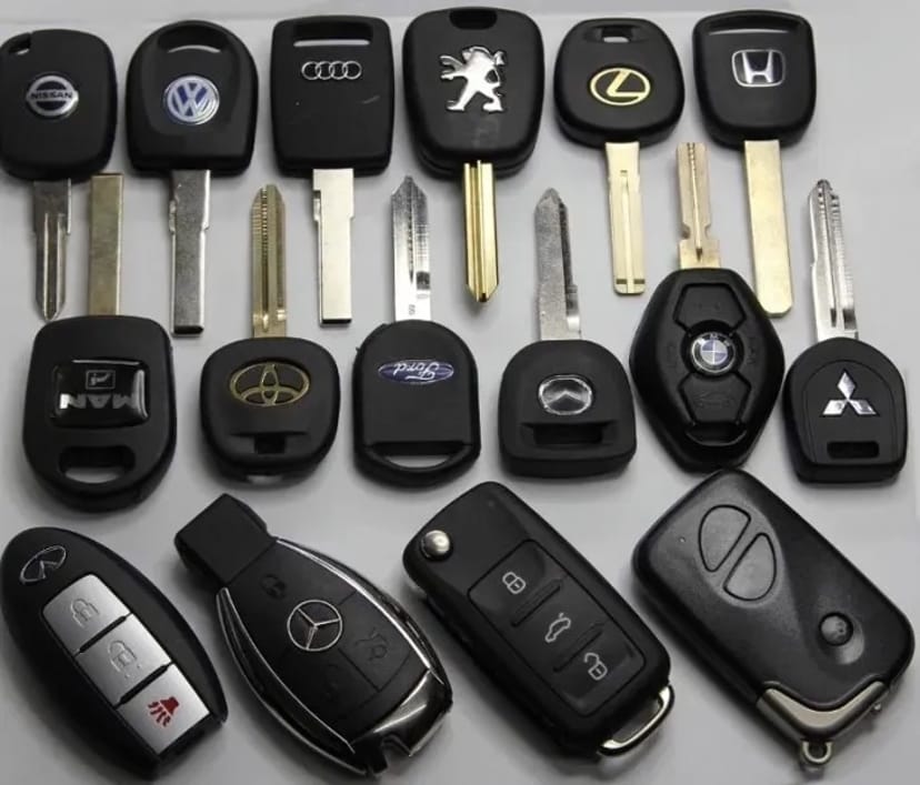 Автоключі заміна батарейок у брелоках ключі для дому сейфів домофонів