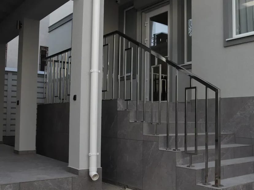 Поруччя з нержавіючої сталі, вироби з нержавіючої сталі, перила для сходів