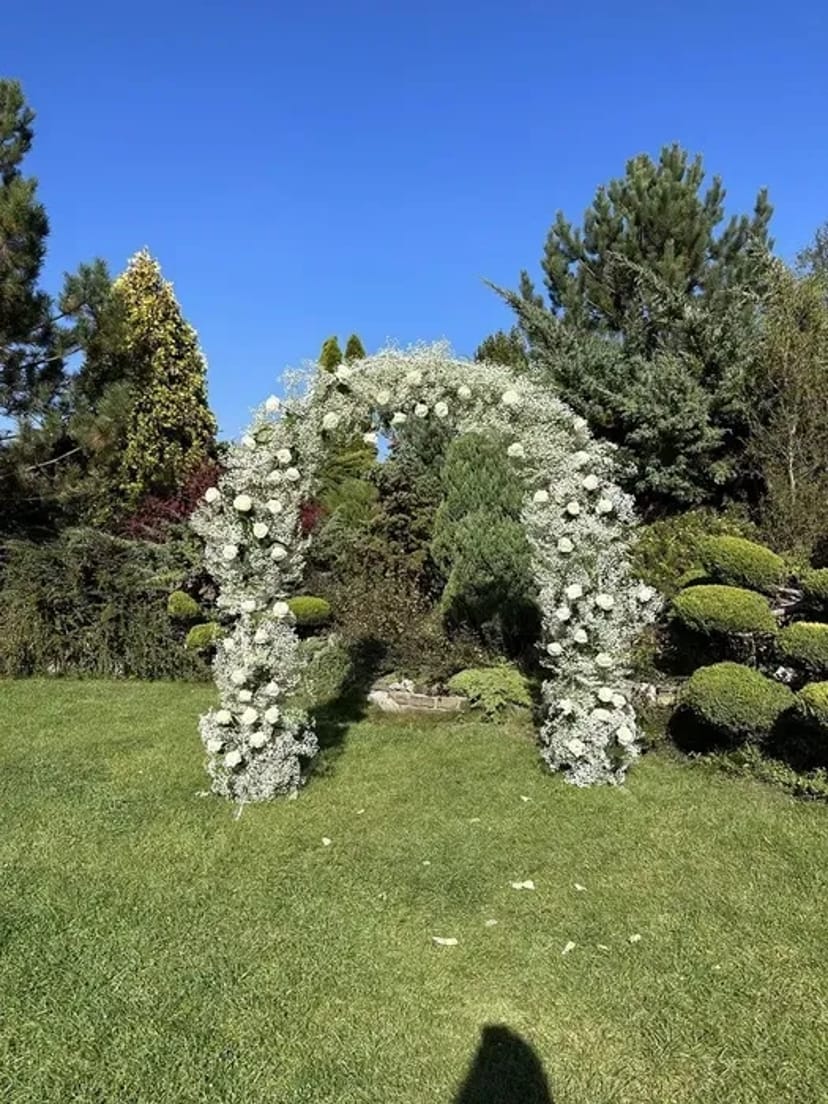 Весільна арка та спідниця на стіл для молодих