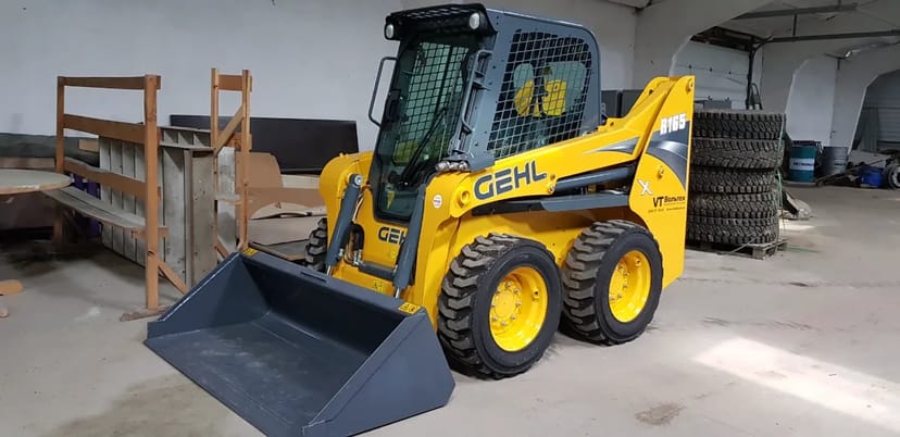 Послуги міні навантажувача Gehl R165