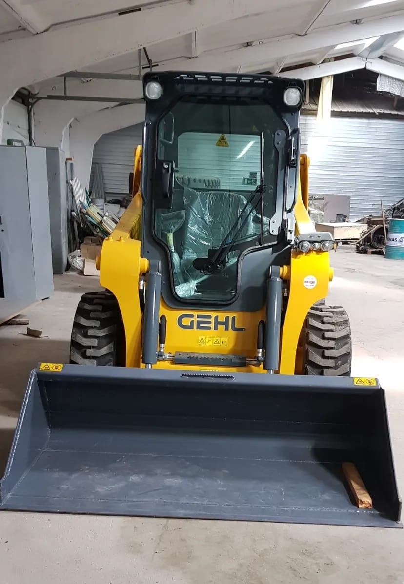 Послуги міні навантажувача Gehl R165