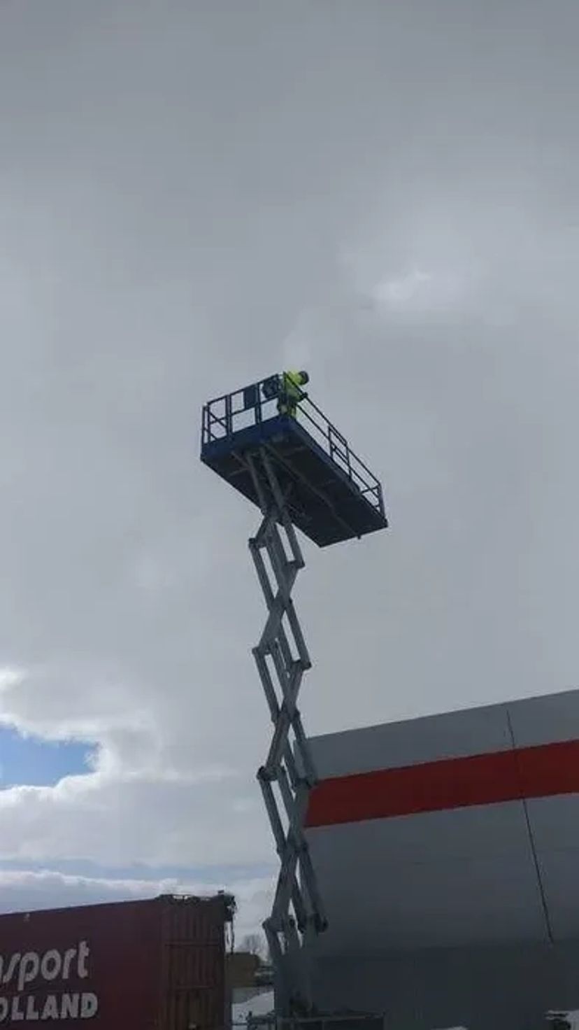 Ножничний підйомник 13 метрів SL110-20D4WDS