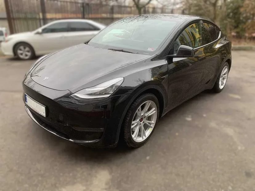 Tesla Model Y 2021 рік ( 5-7 місна ). Київ/Київська обл.