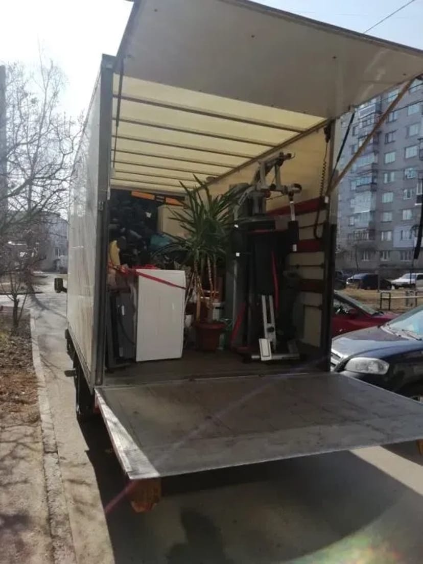 Вантажні перевезення. Перевезення меблів. Гідроборт. Квартирний переїзд.