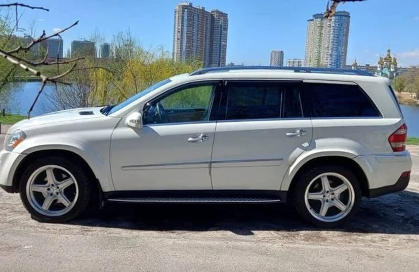 270 Позашляховик на весілля Mercedes Benz GL білий з водієм