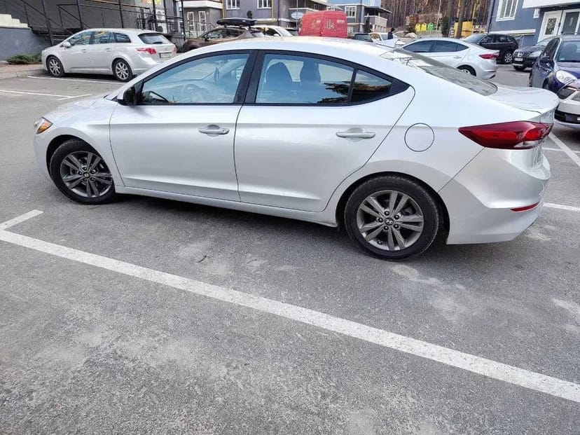 Авто Hyundai Elantra (під таксі) 4700 грн/тиждень