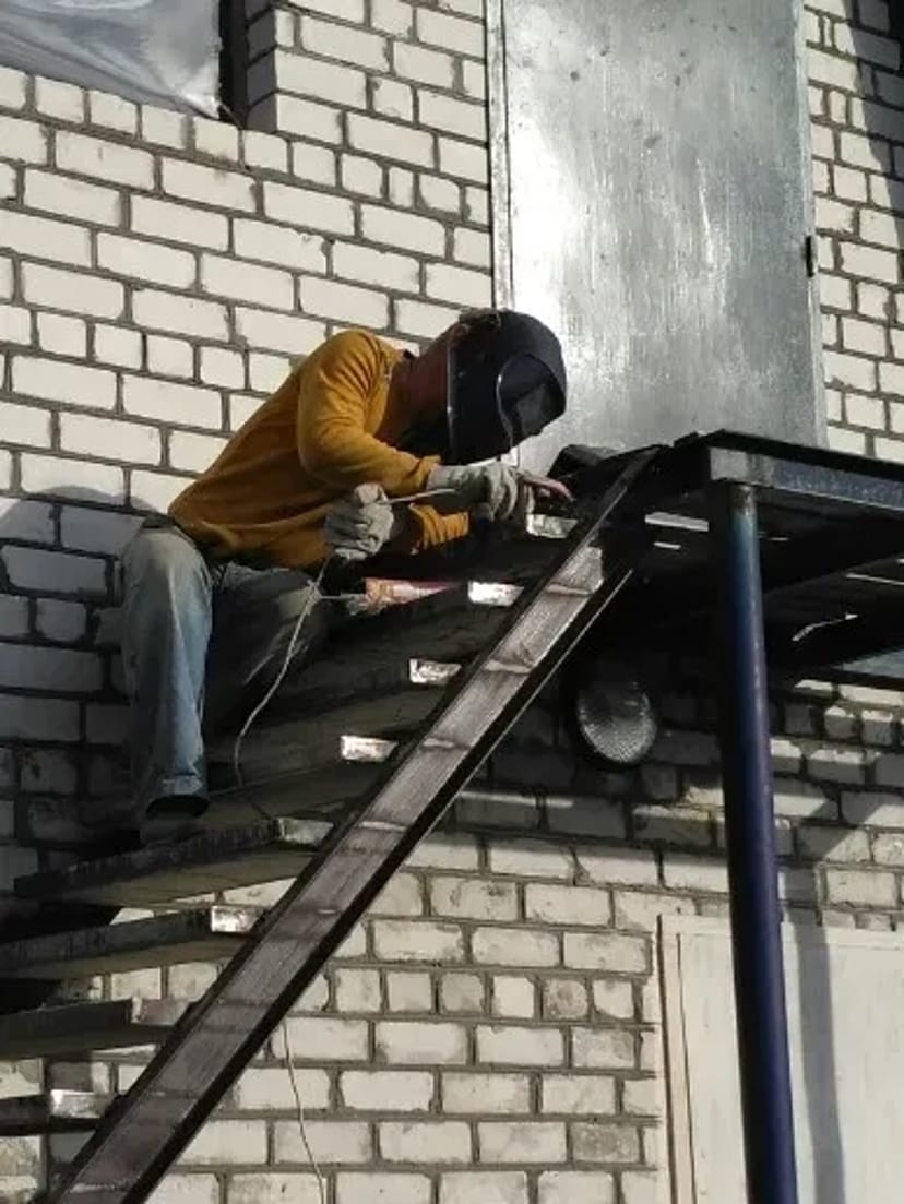 Бетонні роботи,покрівельні роботи, встановлення заборів,зварювальні