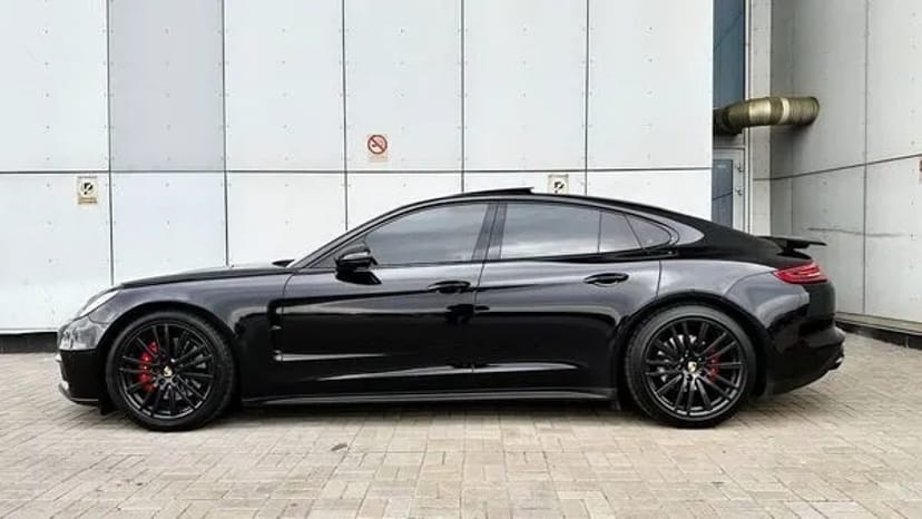 191 Porsche Panamera 4S E-Hybrid без водія в Києві