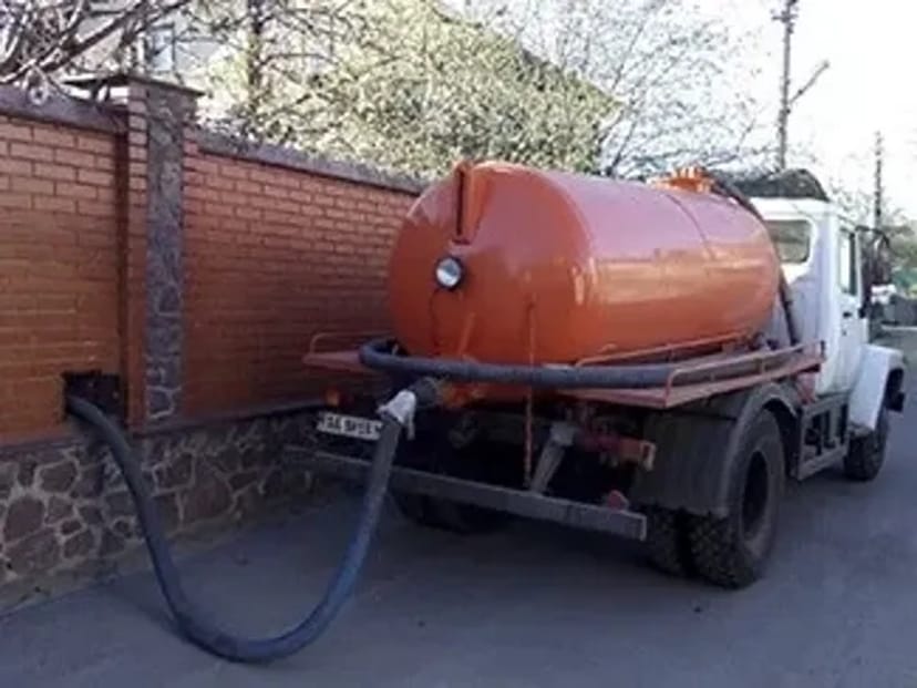 Професійний мулосос , викачка ям