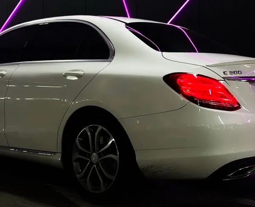 082 Авто на веcілля Mercedes Benz C300 білий