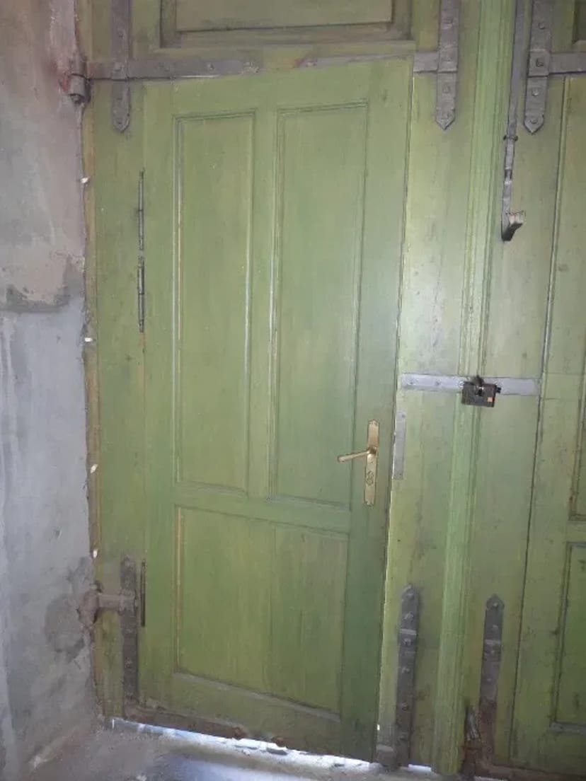 Відновлення, фарбування та лакування дверей, вікон і брам