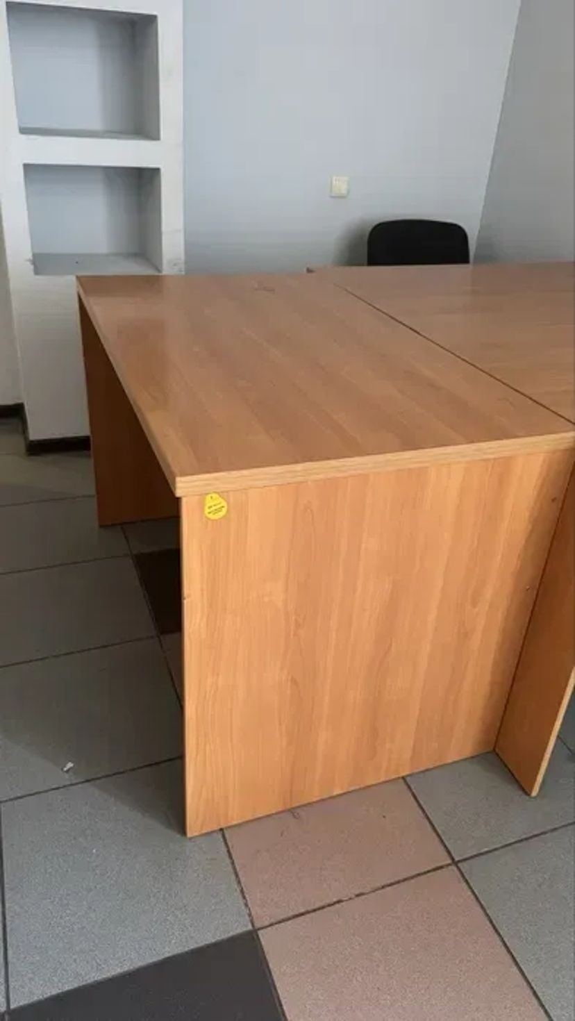 Комплект меблів під офіс